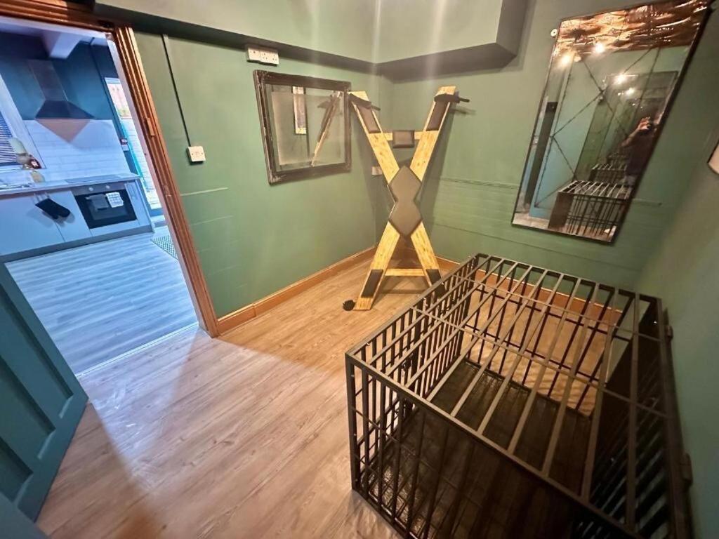 House - Families, Couples, Hot Tub, Parking *