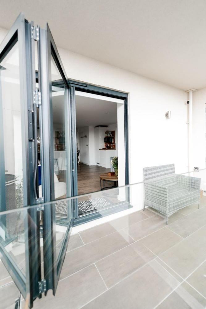 Brand New Beachfront Gf 2 Bed 6 Guests Apartment *
