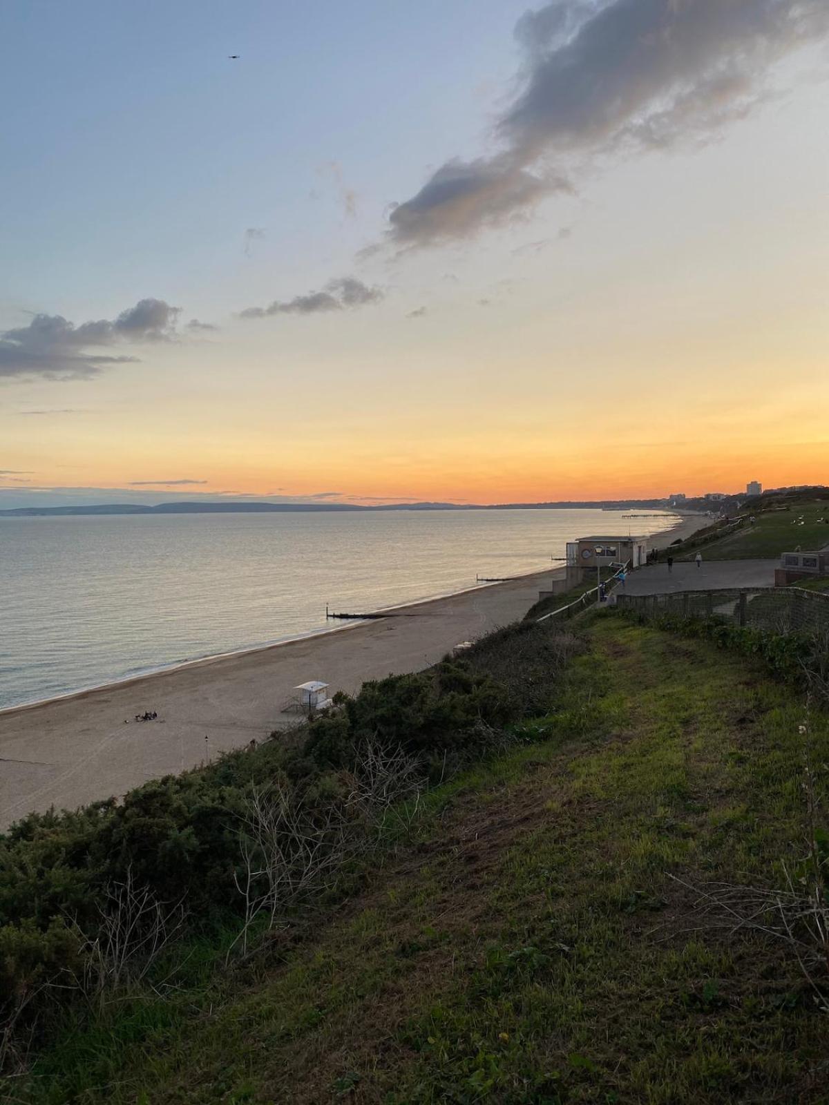 Brand New Beachfront Gf 2 Bed 6 Guests Apartment *