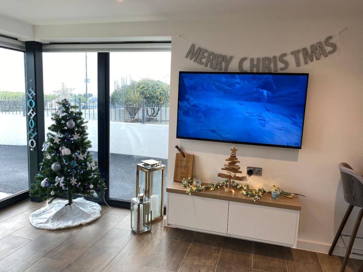 Brand New Beachfront Gf 2 Bed 6 Guests Bournemouth