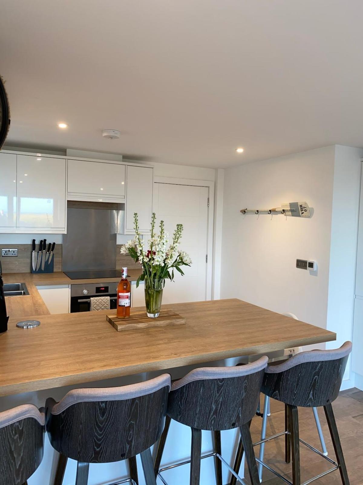 Apartment Brand New Beachfront Gf 2 Bed 6 Guests *