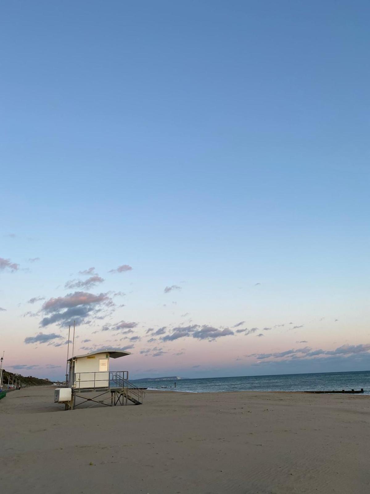 Brand New Beachfront Gf 2 Bed 6 Guests Apartment *