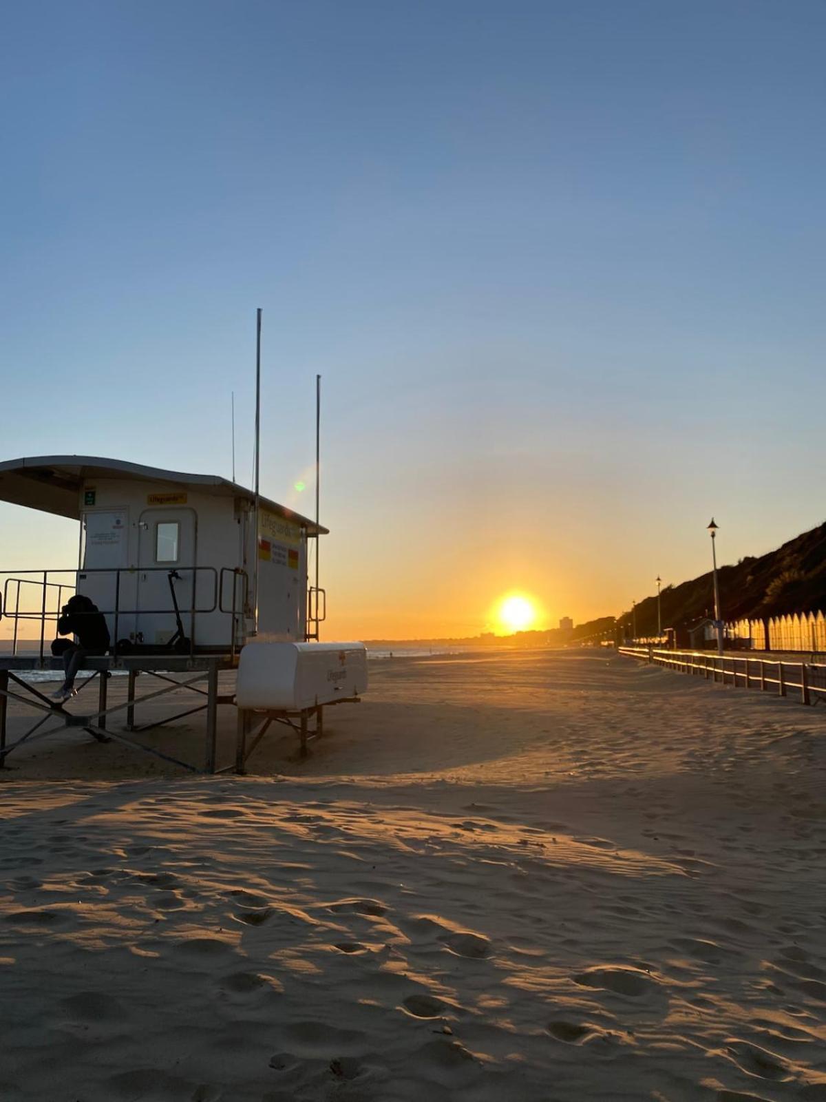 Brand New Beachfront Gf 2 Bed 6 Guests