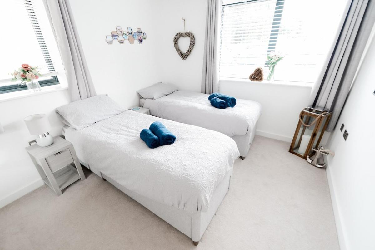Brand New Beachfront Gf 2 Bed 6 Guests *