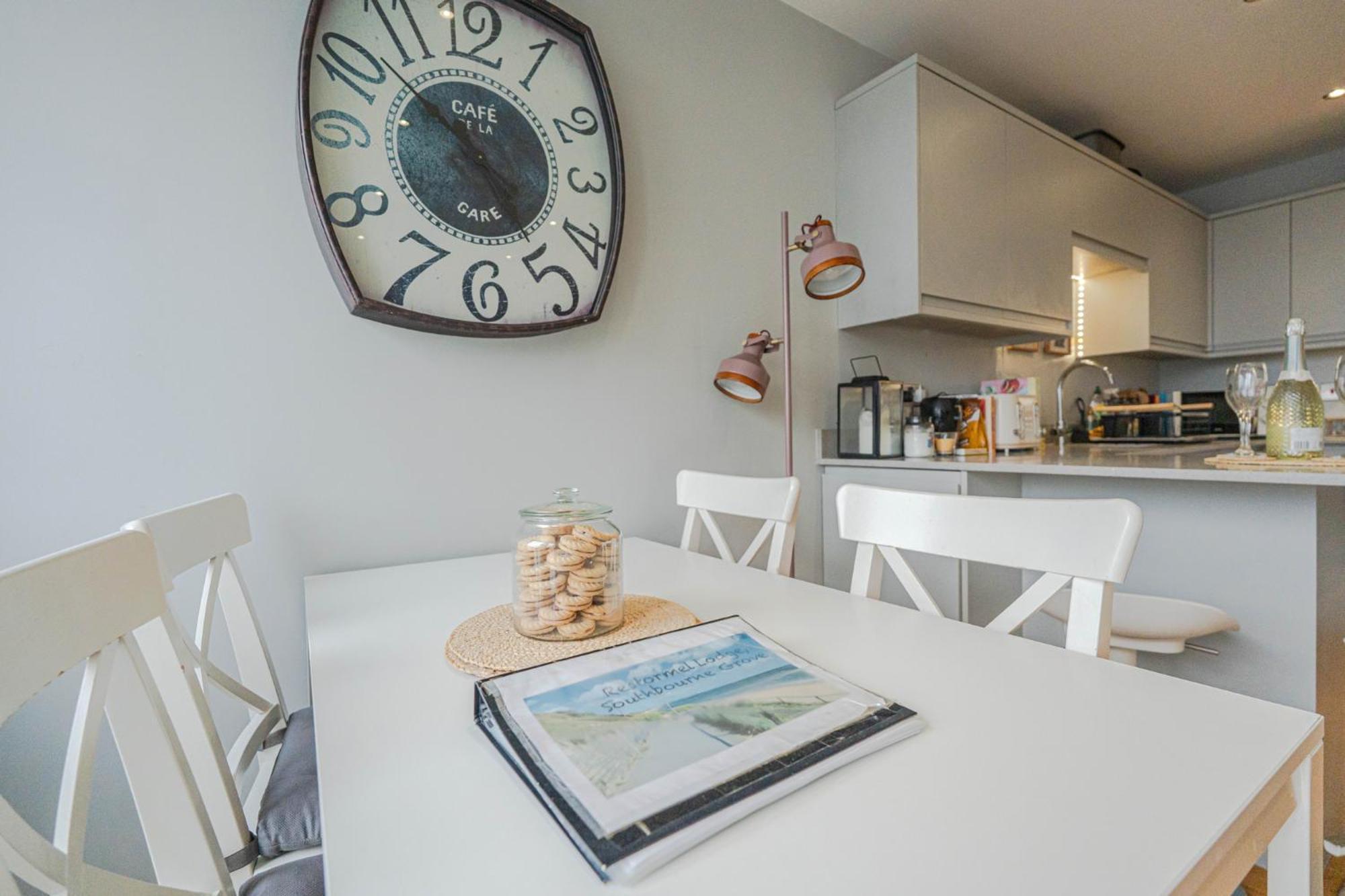 Apartment Stunning Bright Two Bedroom In Southbourne *