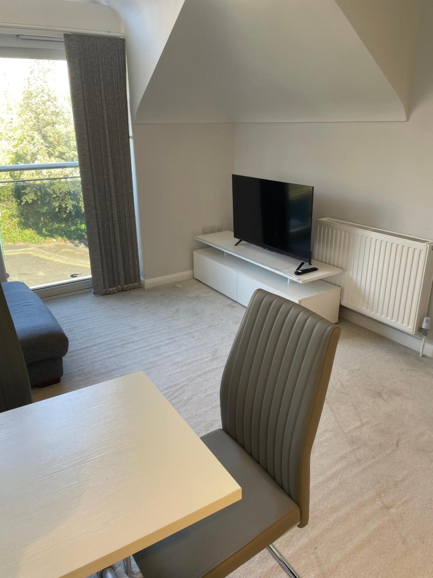 Apartment And Peaceful Two Bedroom Flat In Town Bournemouth