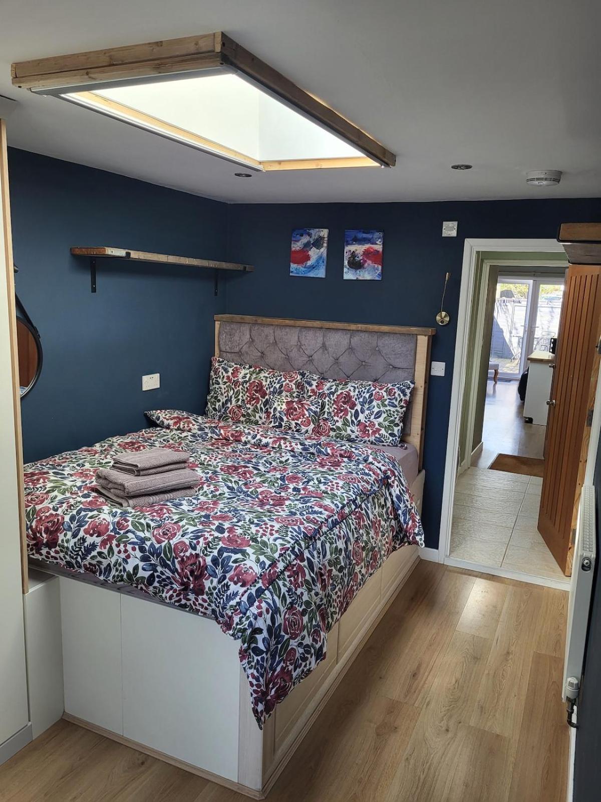 Modern One-bed Flat With Garden