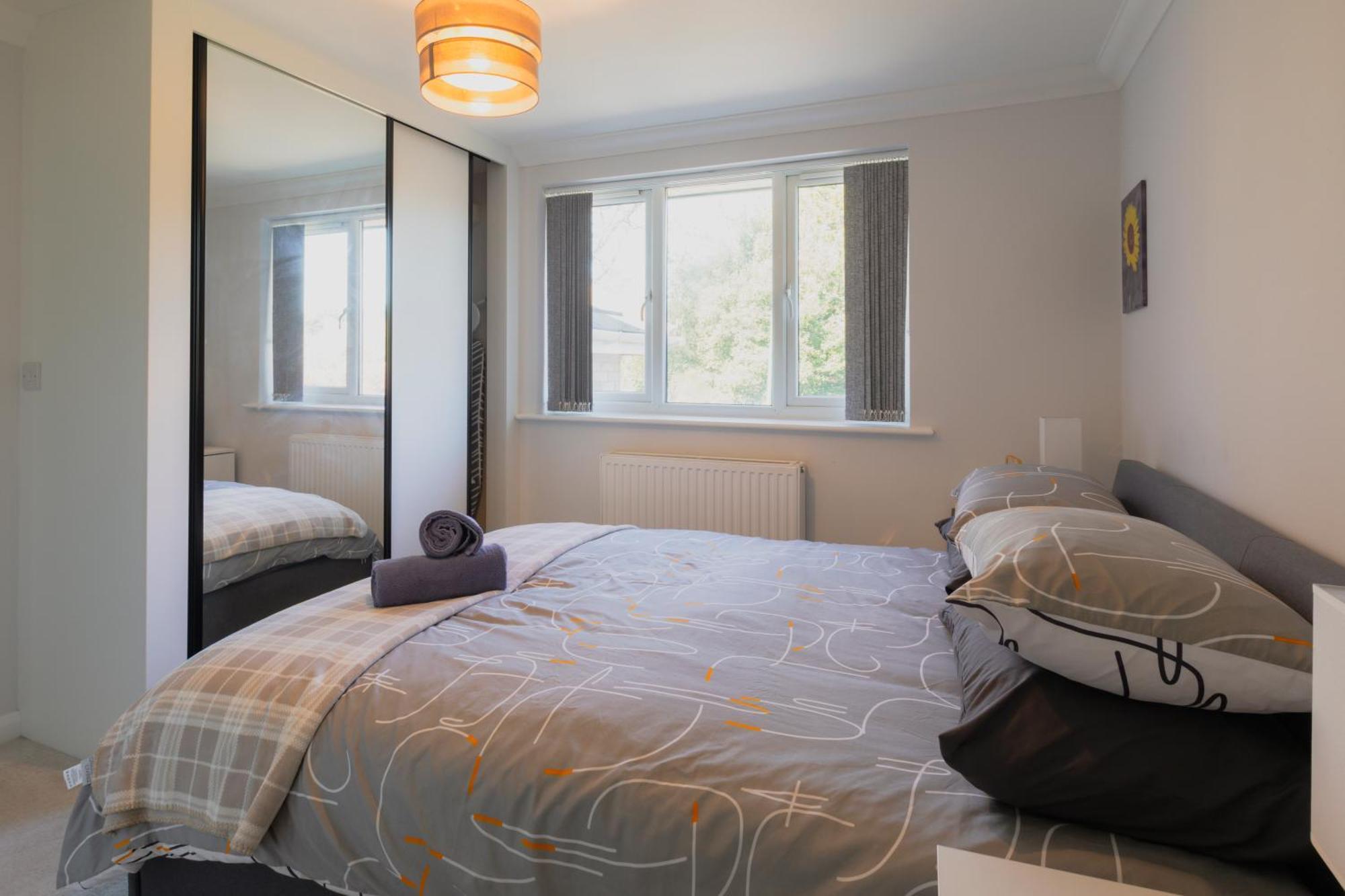 And Peaceful Two Bedroom Flat In Town Apartment