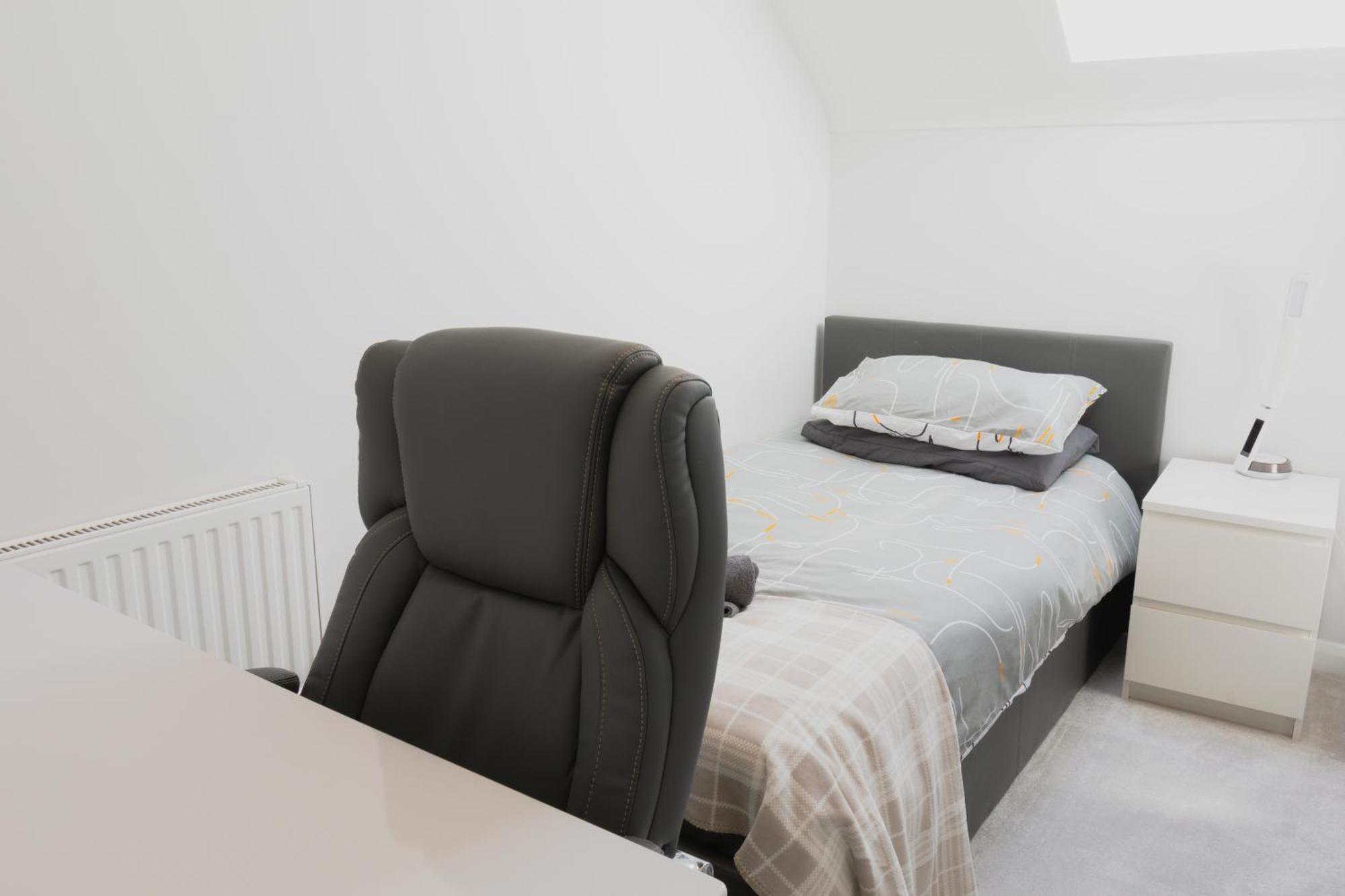 And Peaceful Two Bedroom Flat In Town Apartment