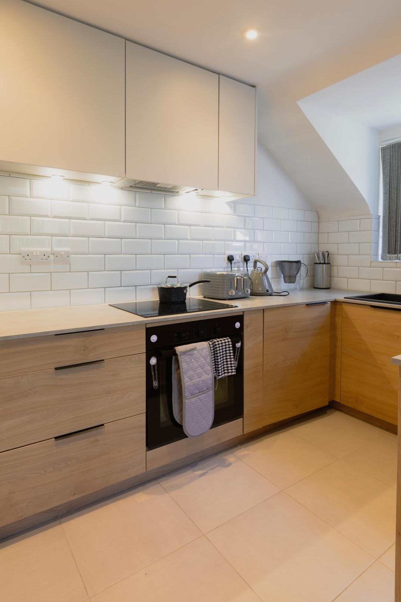 Apartment And Peaceful Two Bedroom Flat In Town *