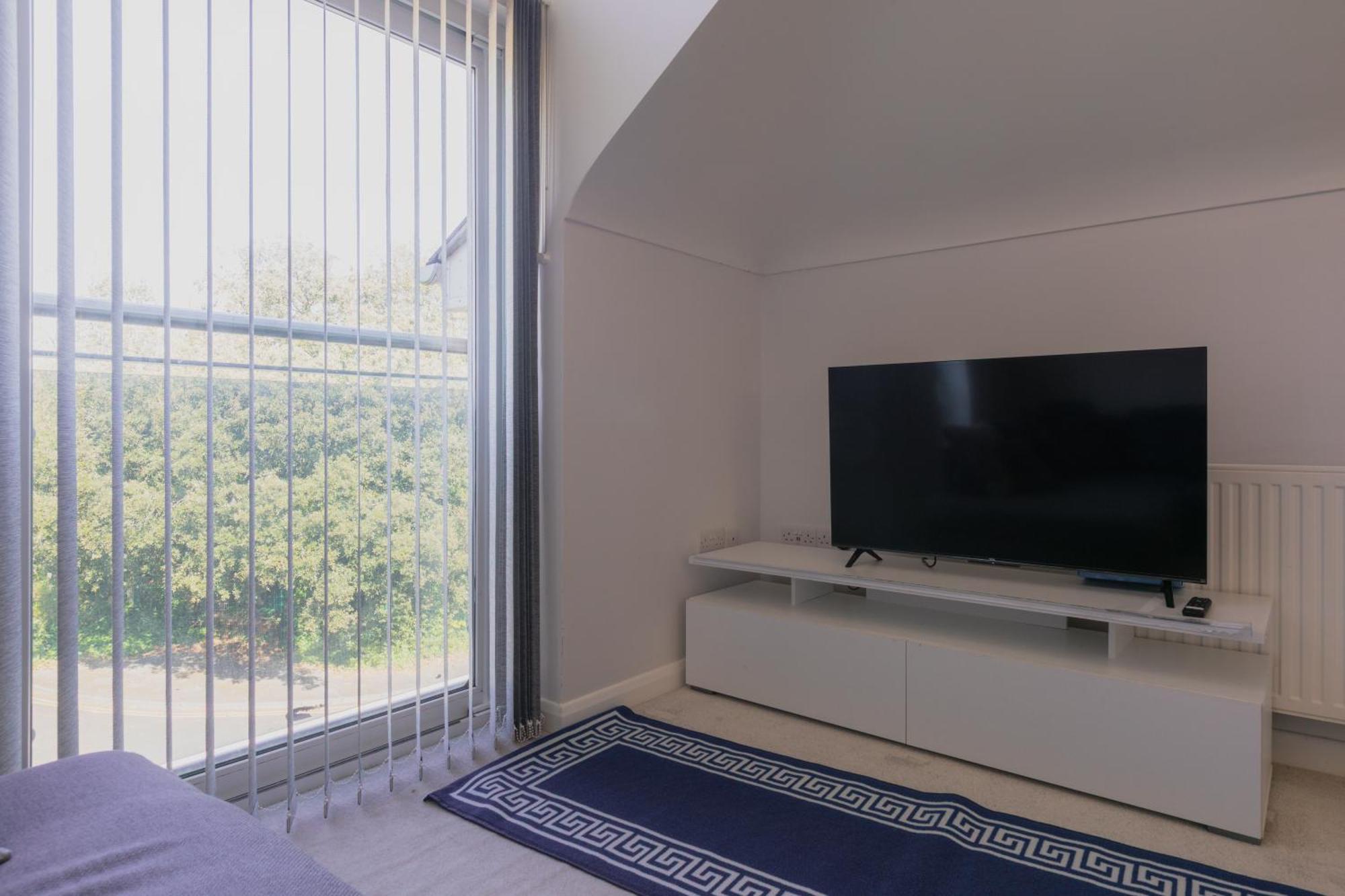 And Peaceful Two Bedroom Flat In Town Apartment Bournemouth