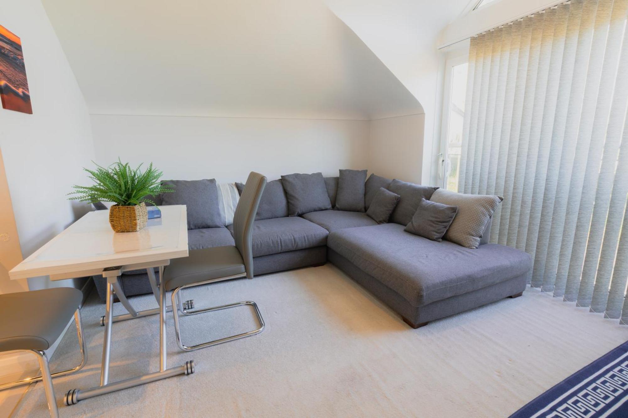 Apartment And Peaceful Two Bedroom Flat In Town *