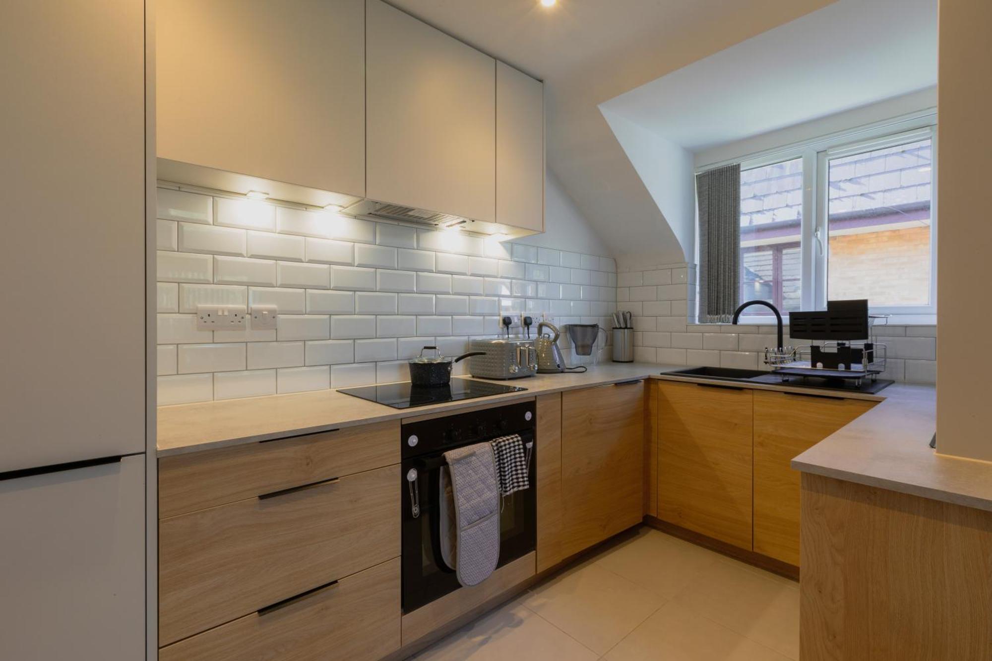 Apartment And Peaceful Two Bedroom Flat In Town *