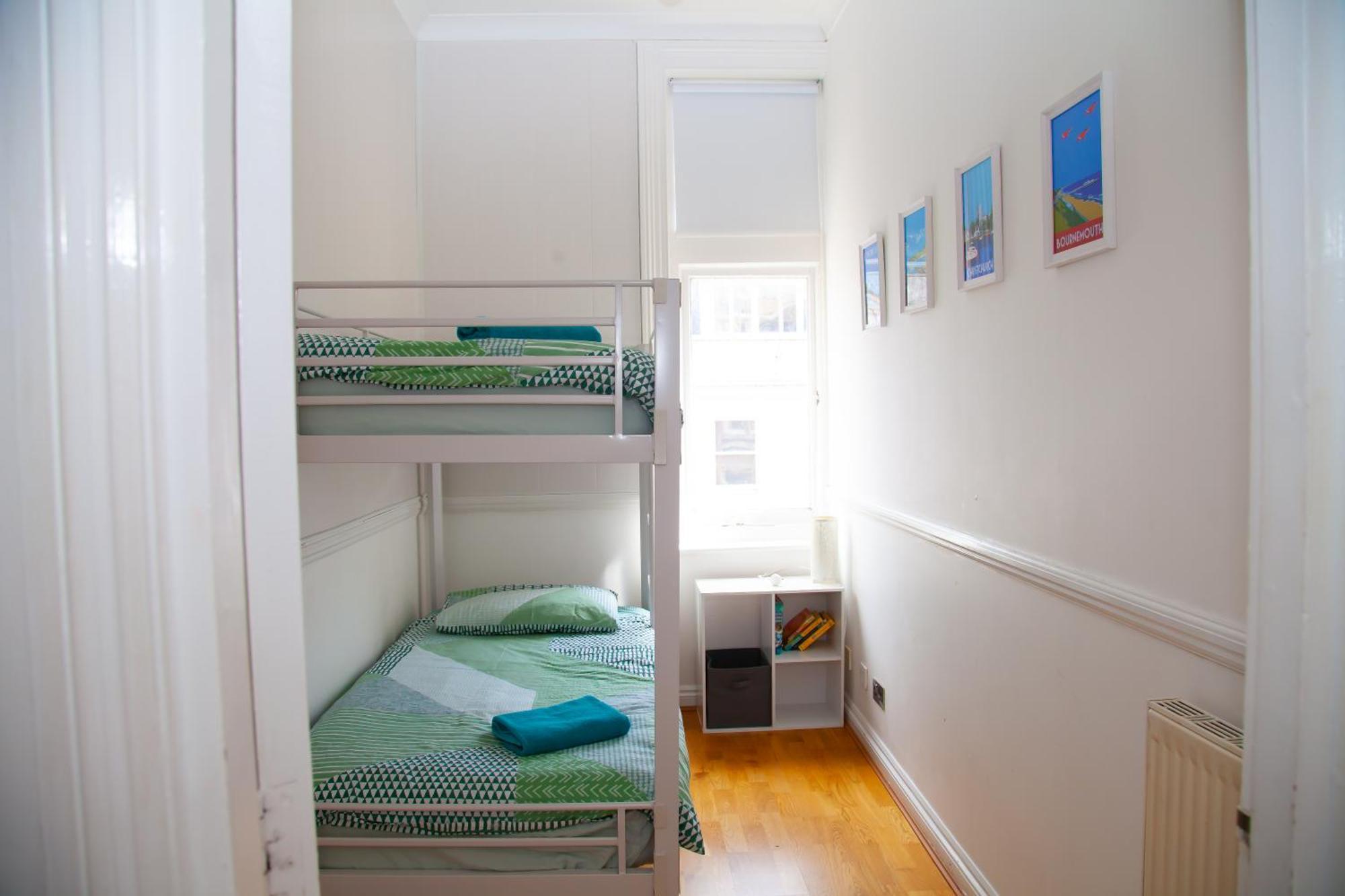 Seaside Centre - Large 3br, Wifi, 8 Min Walk Bournemouth