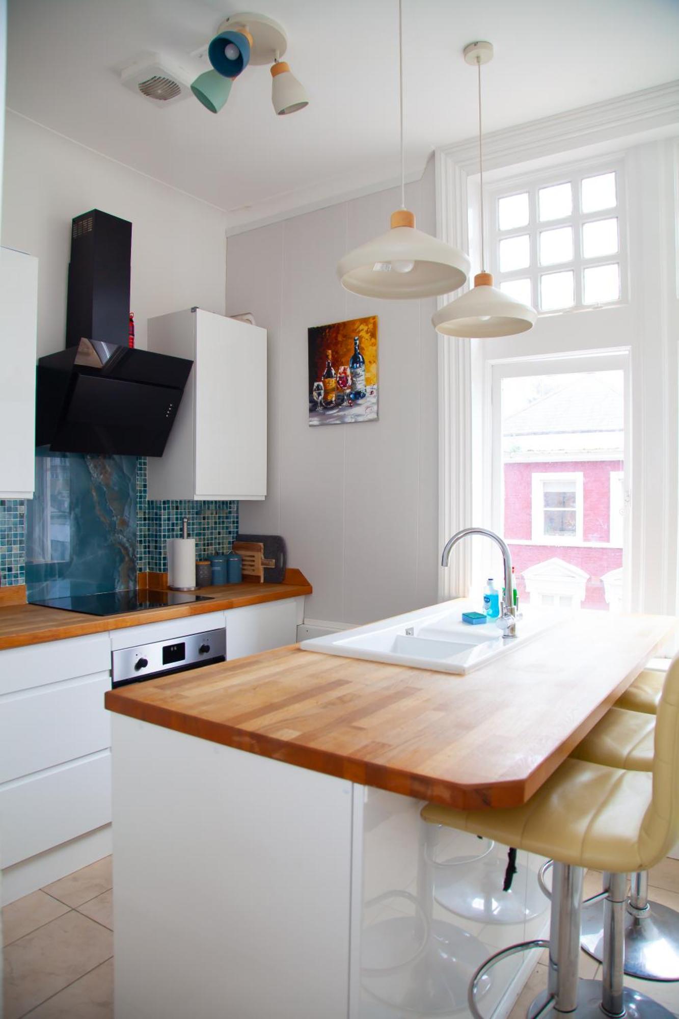 Seaside Centre - Large 3br, Wifi, 8 Min Walk * Bournemouth
