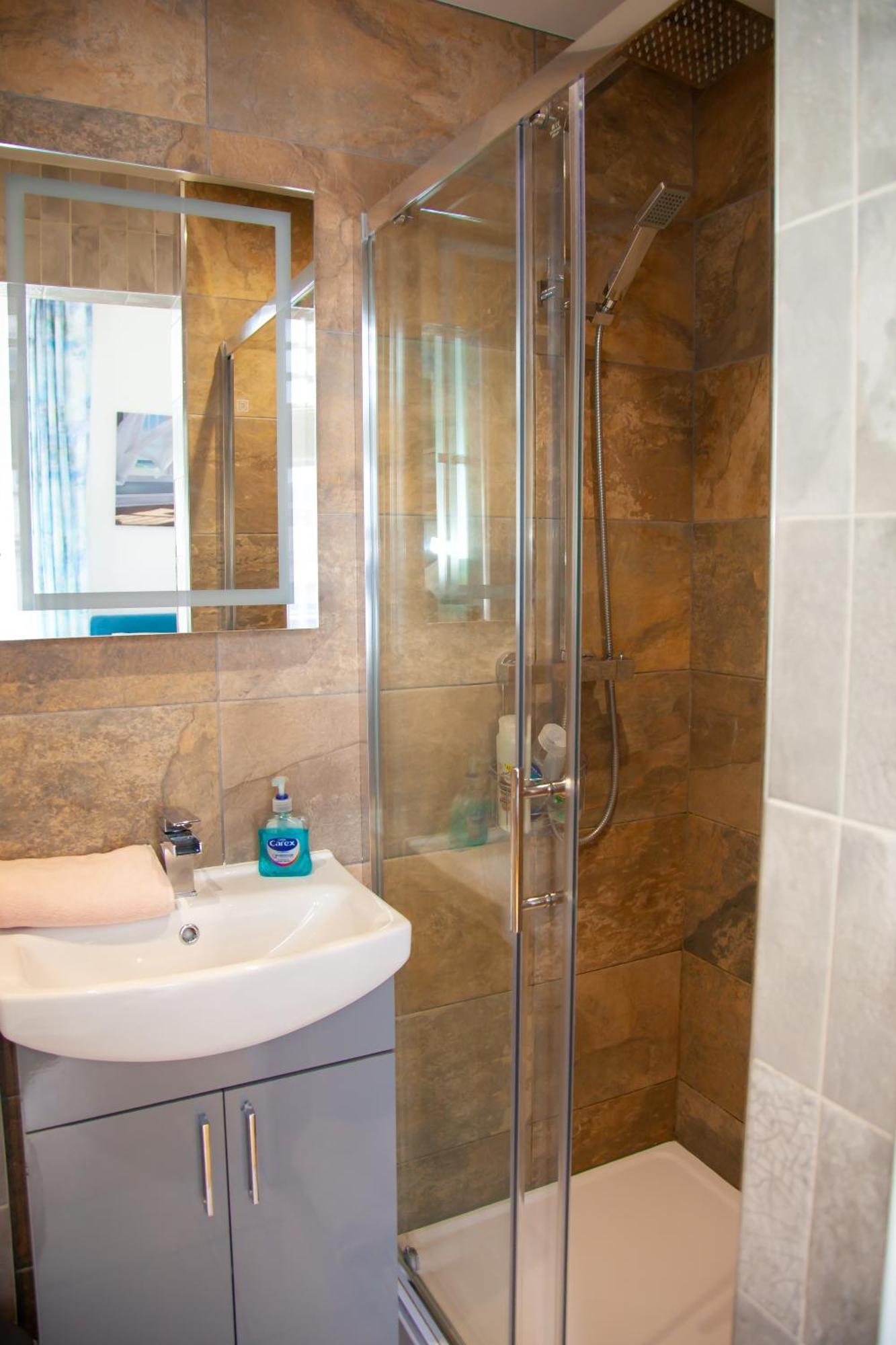 Apartment Seaside Centre - Large 3br, Wifi, 8 Min Walk