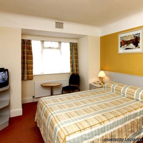 Russell Court 2*