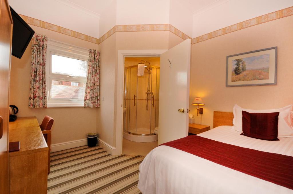 Denewood 3* Bournemouth