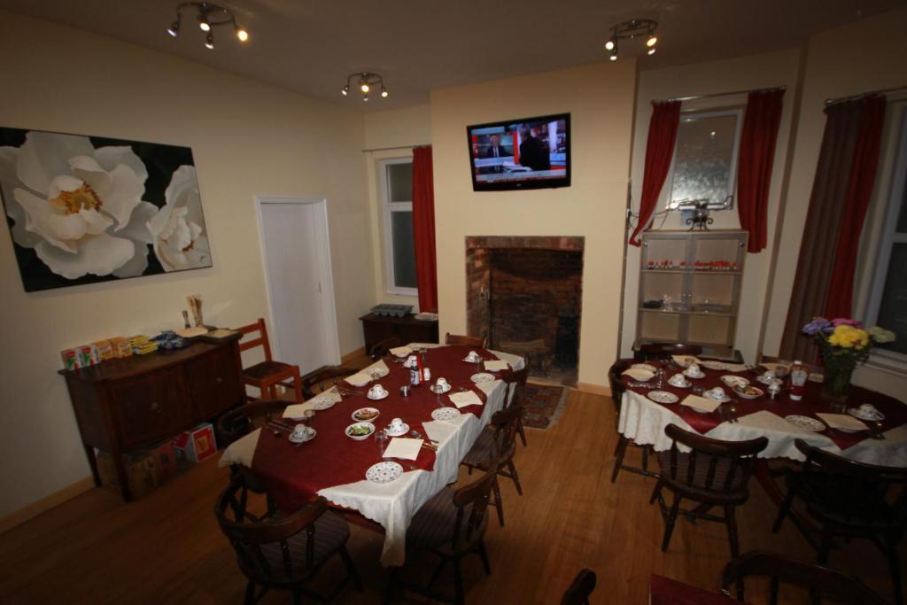 Dolphins Bed & Breakfast 3*