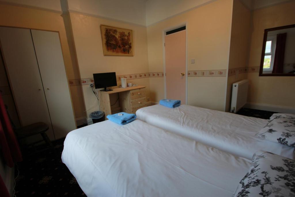 Dolphins Bed & Breakfast 3*