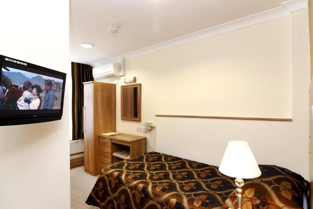 Russell Court 2*