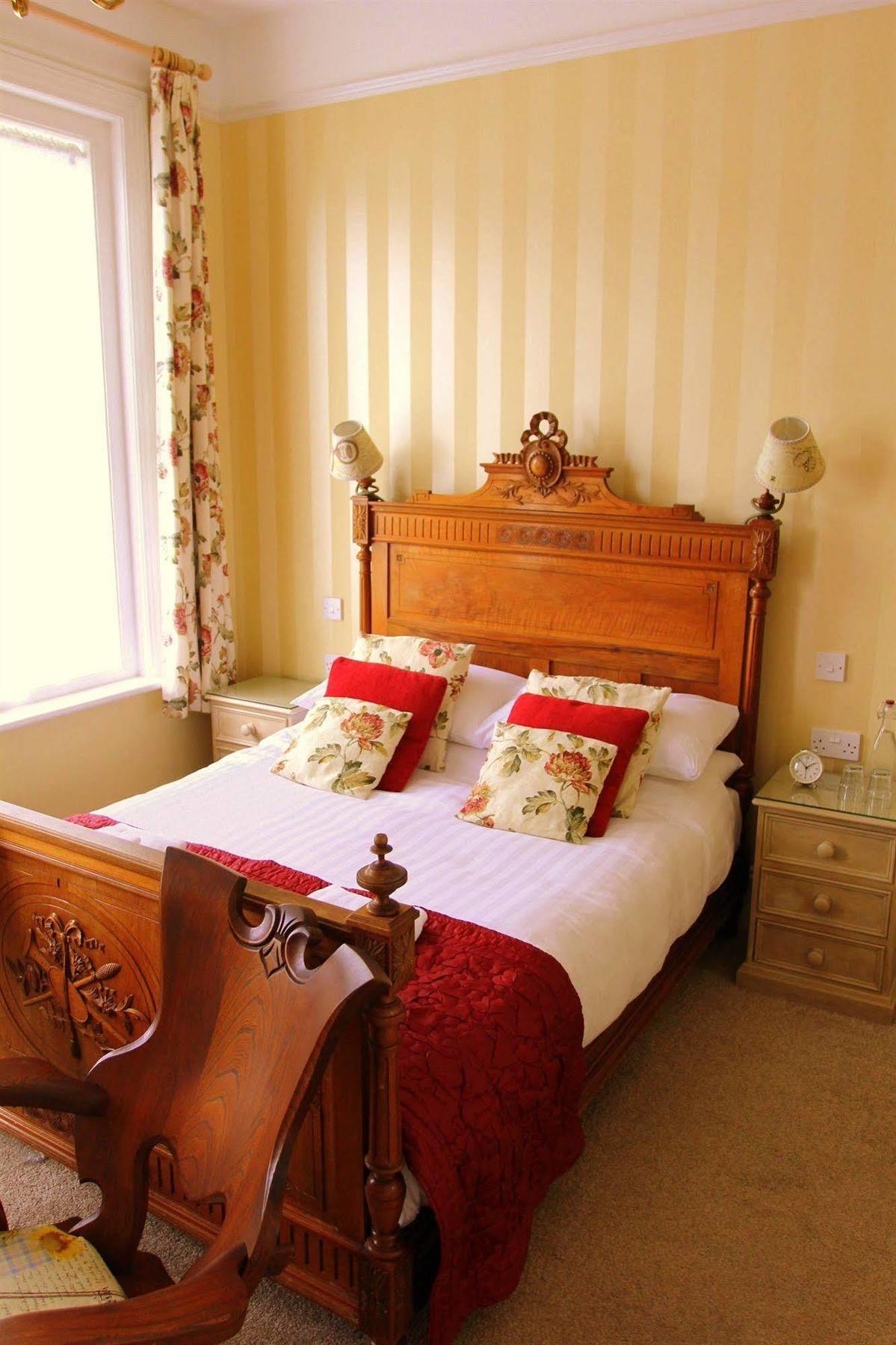 Bed & Breakfast The Living 4*