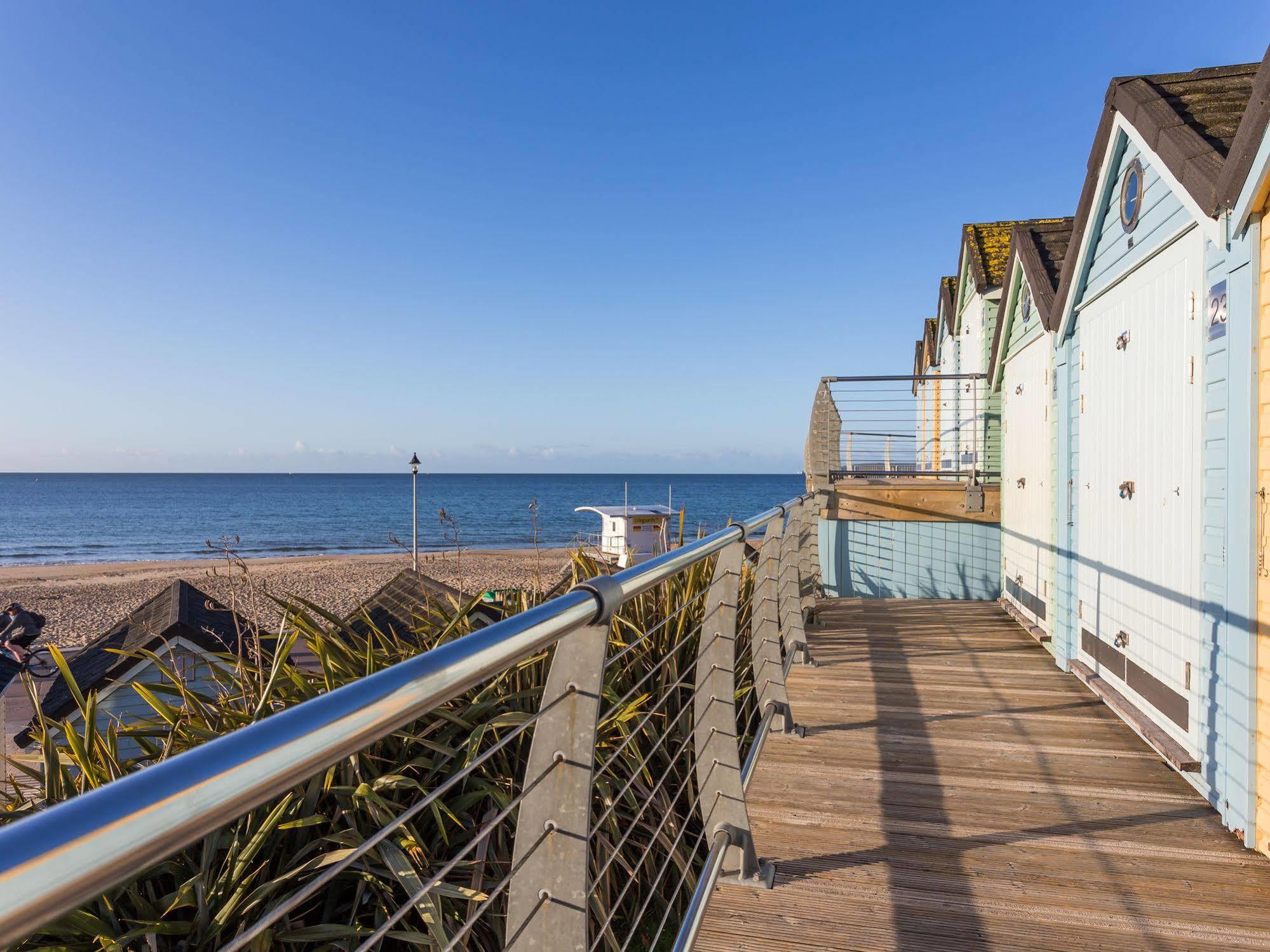 Quay Holidays - Studland Dene 4* Bournemouth