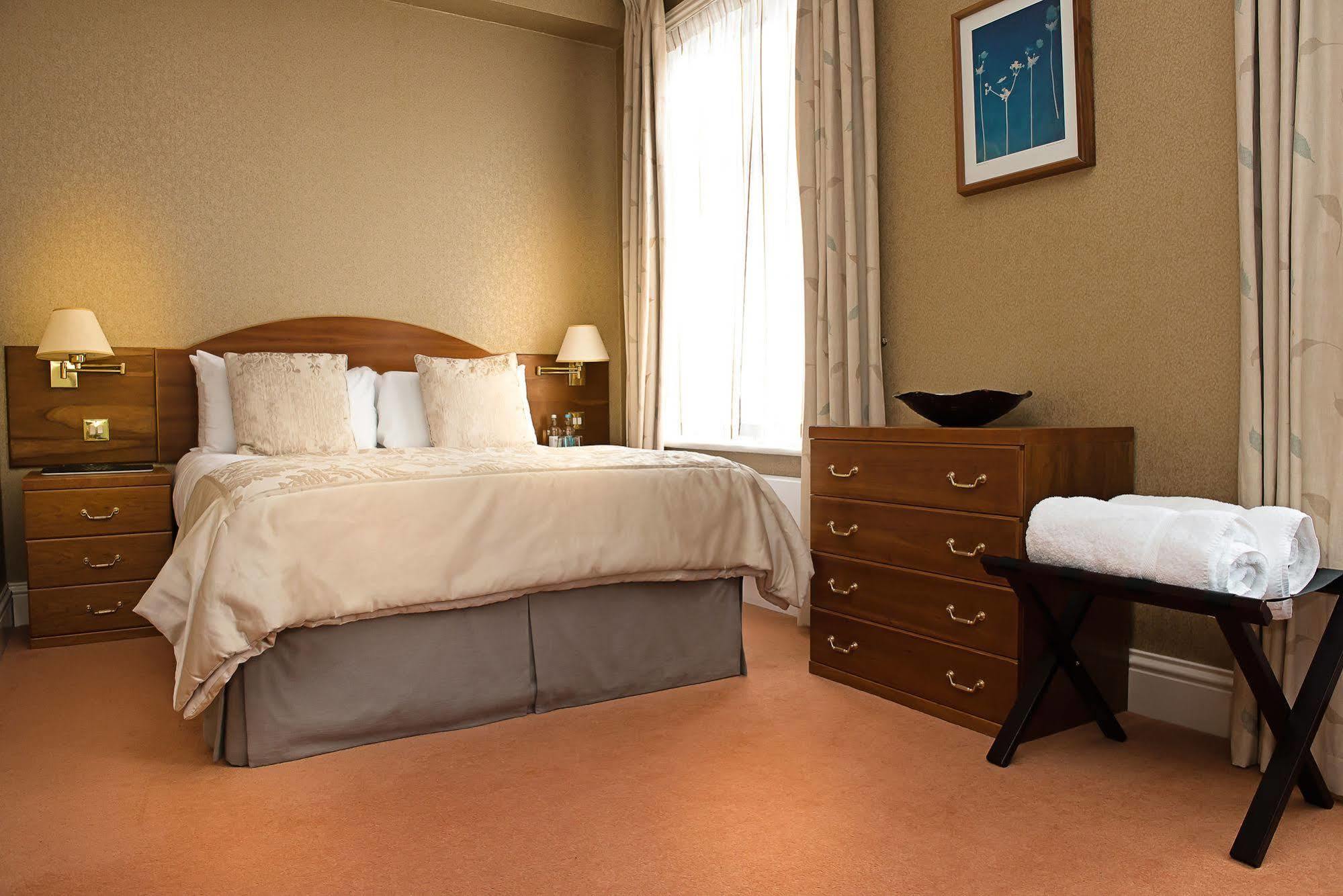 Cliff House 4* Bournemouth