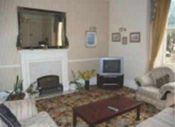 Gervis Court 3*