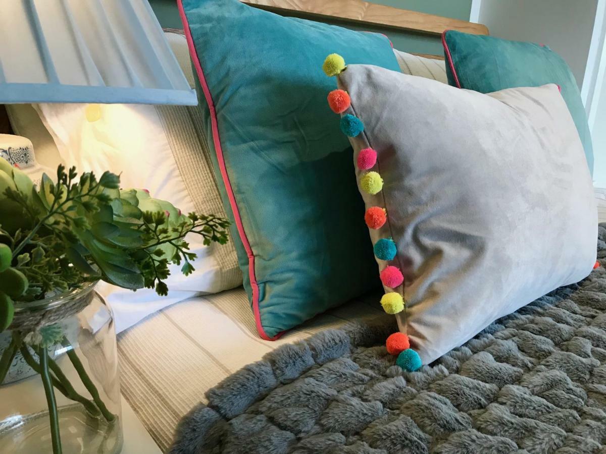 The Shades Of Olives Apartment *