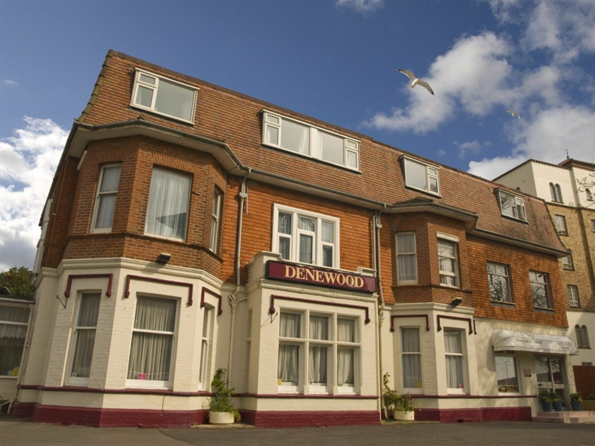 Denewood Guest house Bournemouth