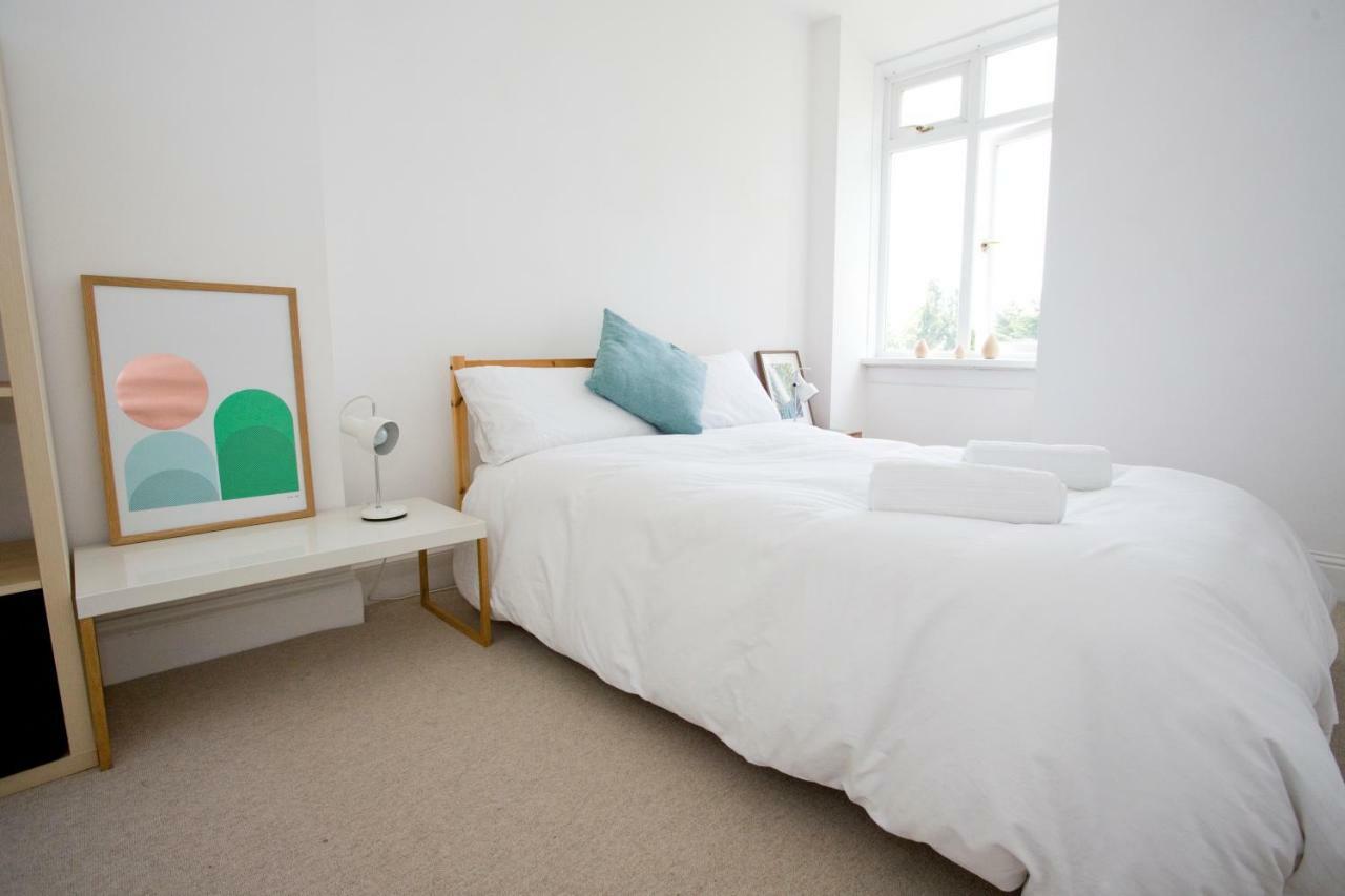 Bright 2 Bedroom - Great Location - Free Parking Apartment Bournemouth