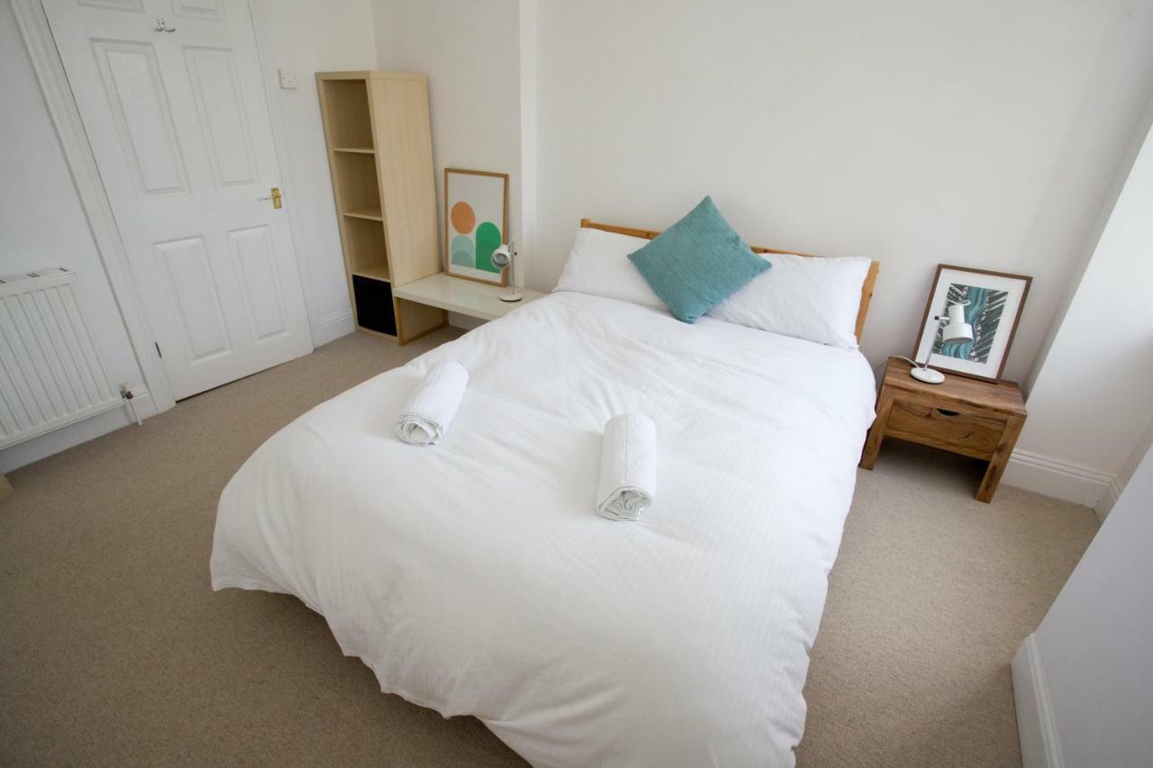 Bright 2 Bedroom - Great Location - Free Parking Apartment Bournemouth