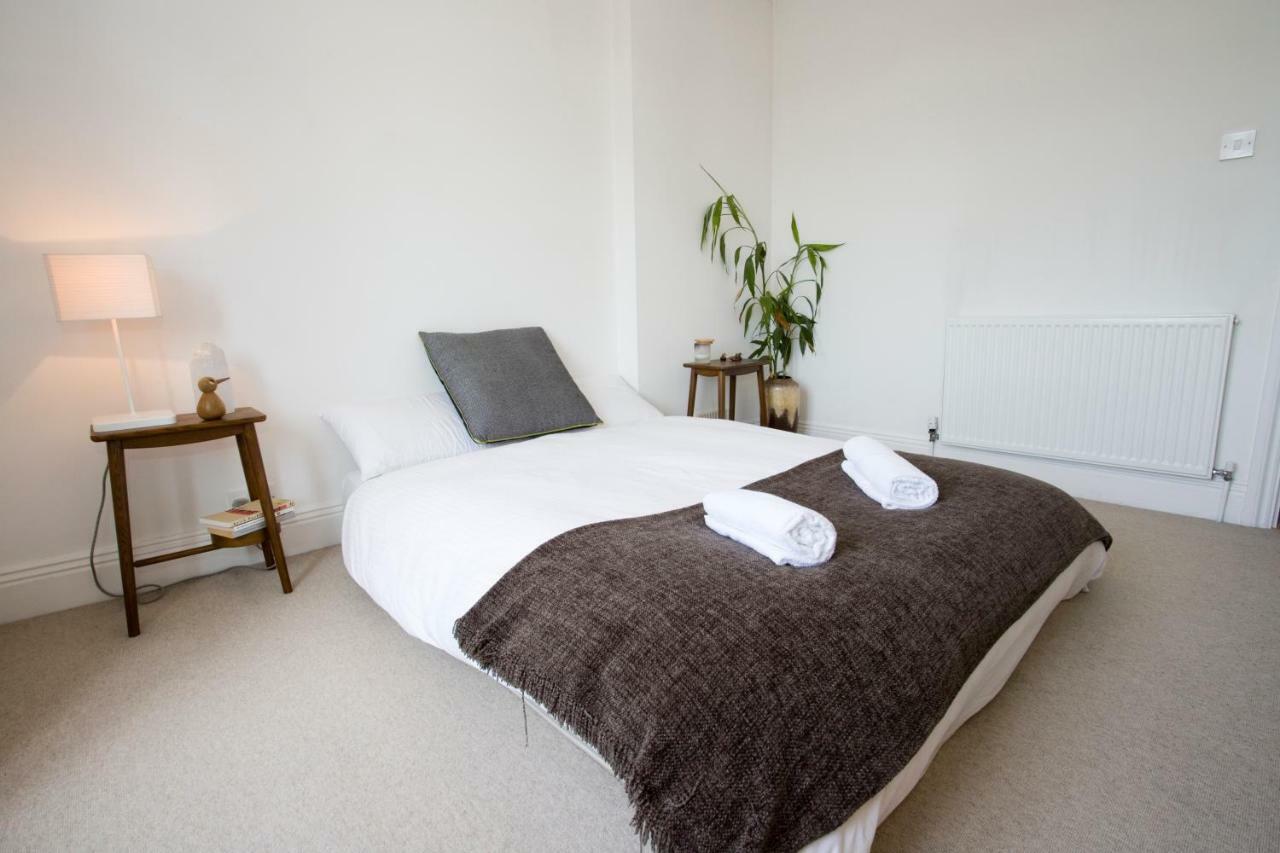Bright 2 Bedroom - Great Location - Free Parking Apartment Bournemouth