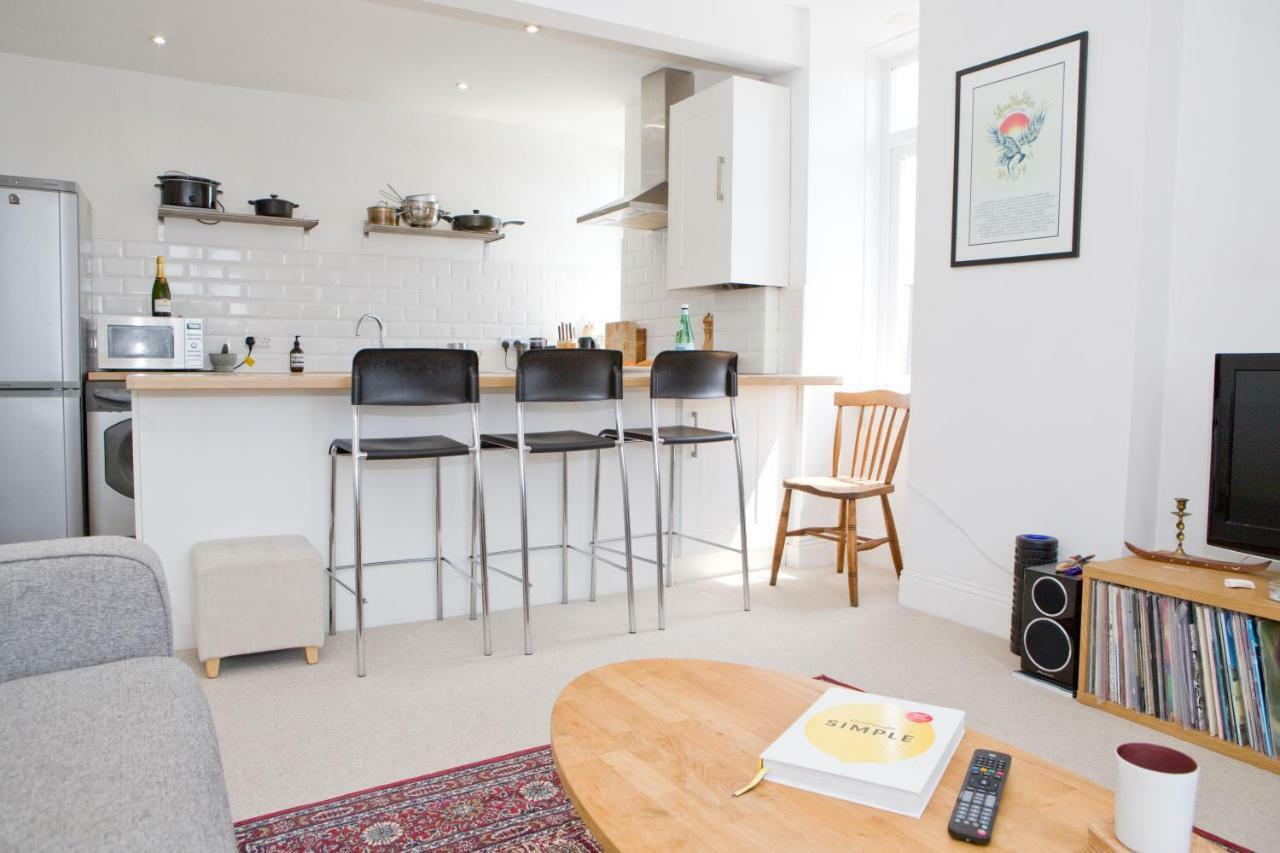 Bright 2 Bedroom - Great Location - Free Parking * Bournemouth
