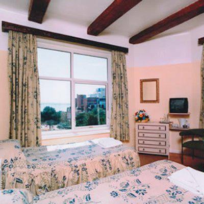 Russell Court Hotel 2*