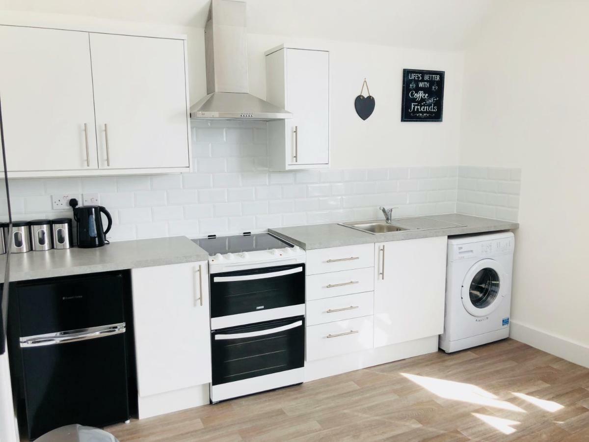 Modern Central Studio And One Bed Flats Close To The Beach *