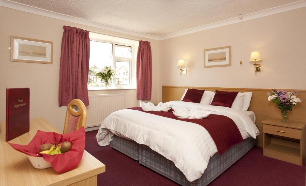 Denewood 3* Bournemouth