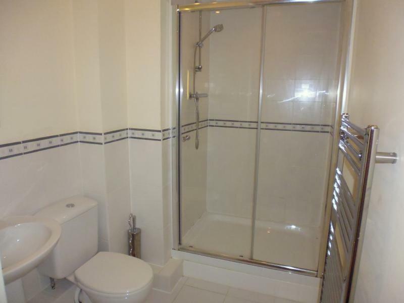Walking Distance To , Close To Town Center *