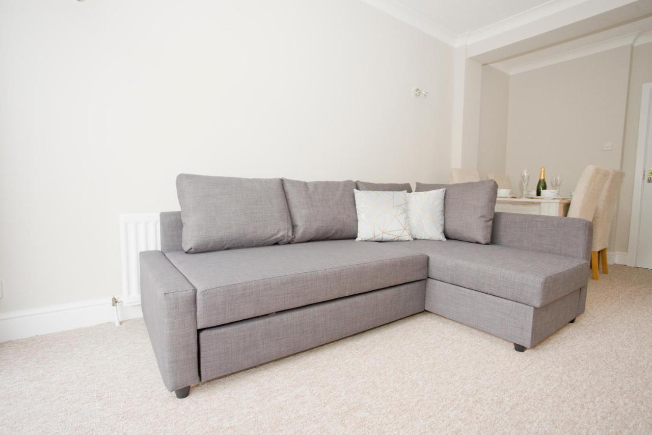Apartment Chine Gardens - 2 Bedroom *