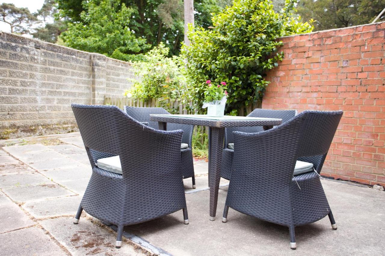 Chine Gardens - 2 Bedroom Apartment *