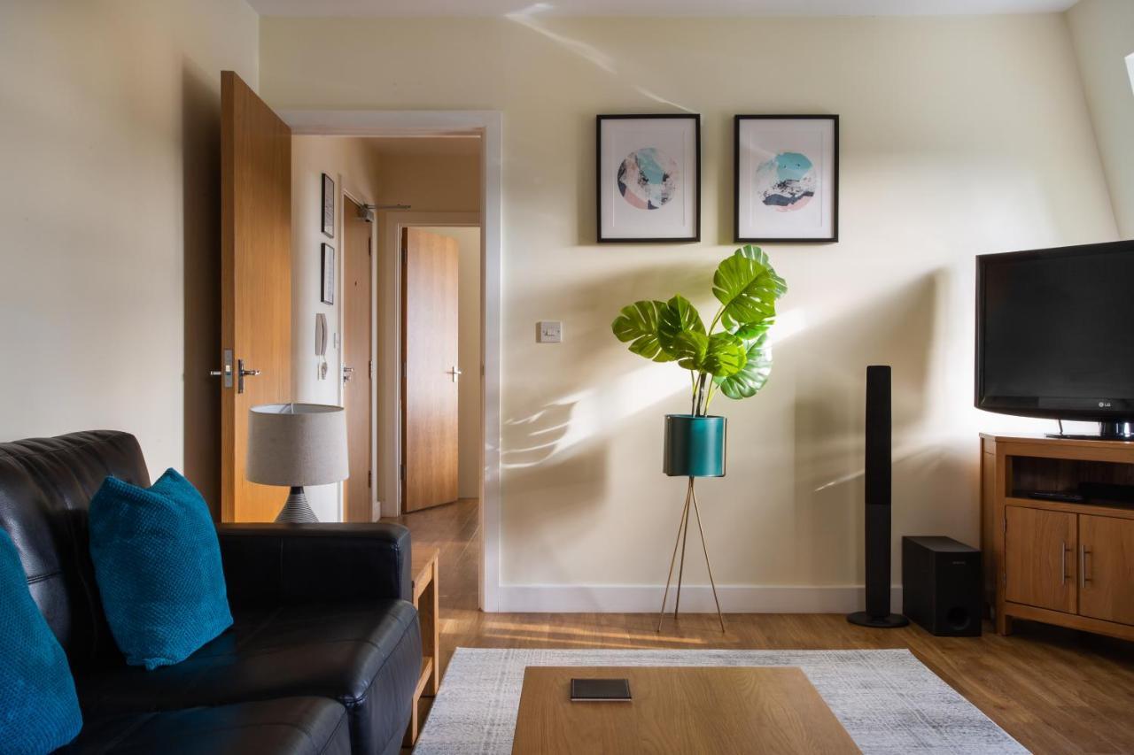 Exchange Building By Viridian Apartment *