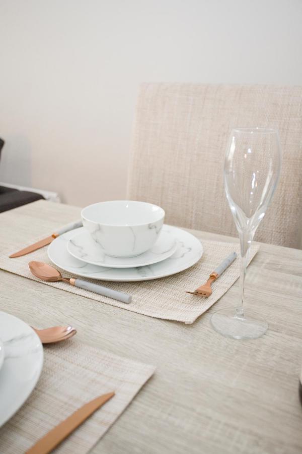 Chine Gardens - 2 Bedroom Apartment *