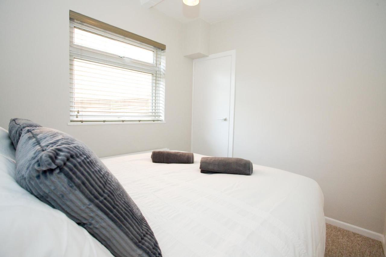 Chine Gardens - 2 Bedroom Apartment *
