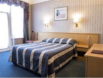 Denewood Guest house Bournemouth